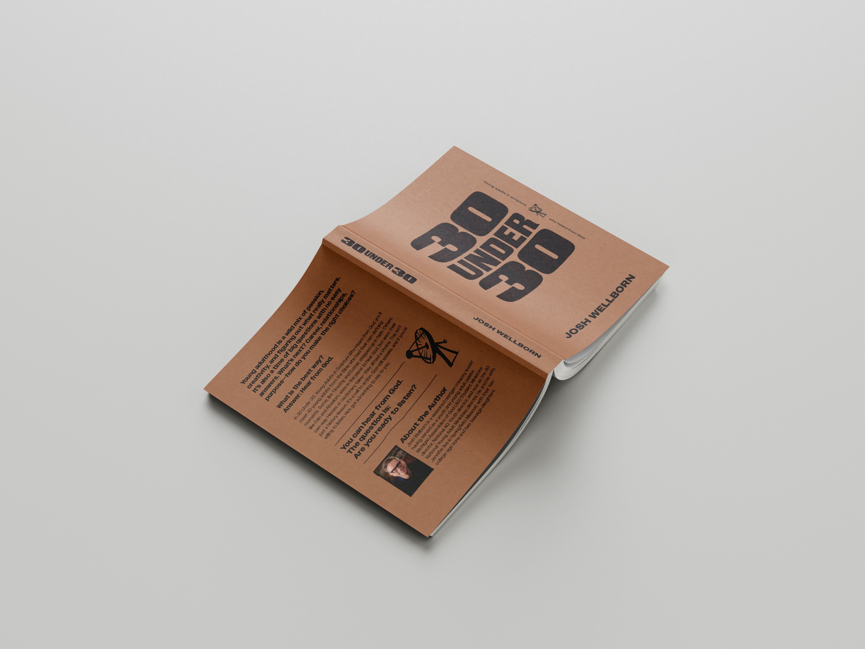 hand holding cocktail
